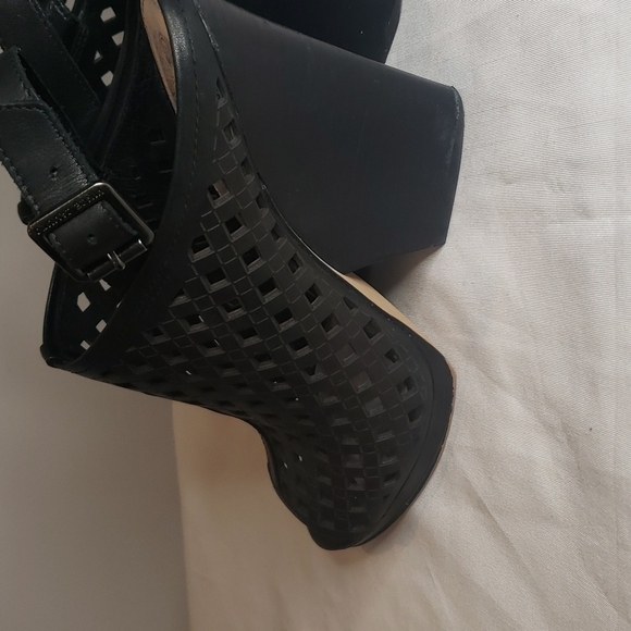 VINCE CAMUTO Chunky Heel Perforated Leather - Picture 5 of 8